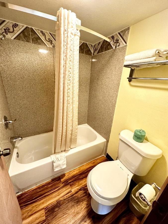 Regency Inn Iola Zewnętrze zdjęcie