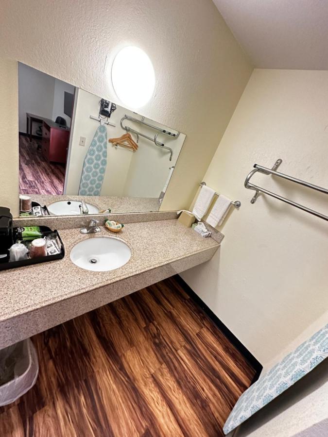 Regency Inn Iola Zewnętrze zdjęcie