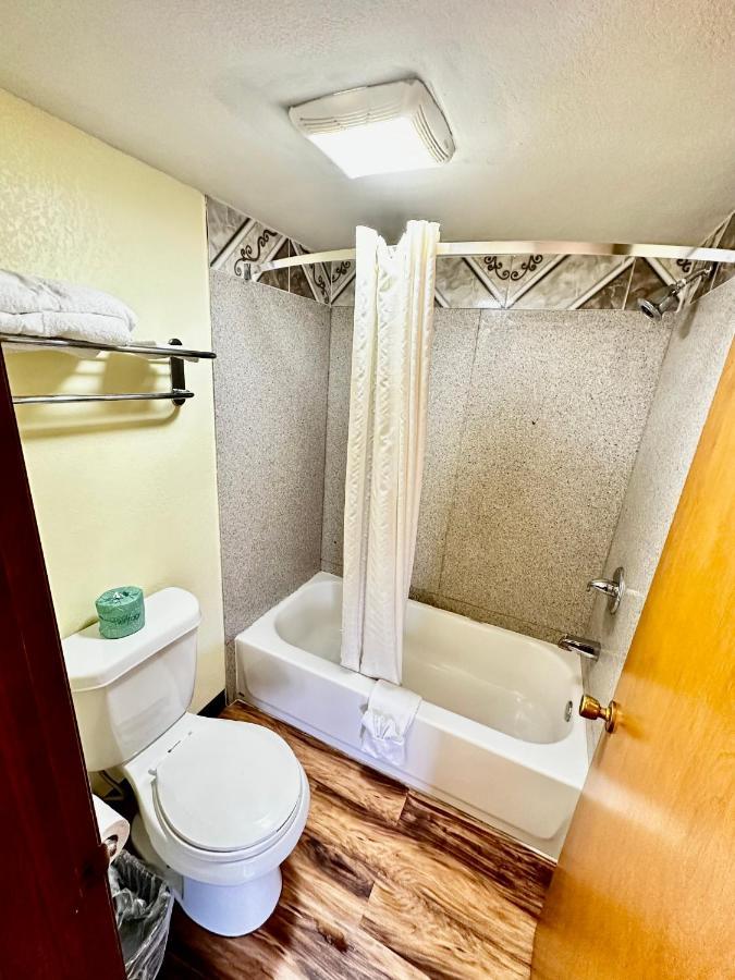 Regency Inn Iola Zewnętrze zdjęcie
