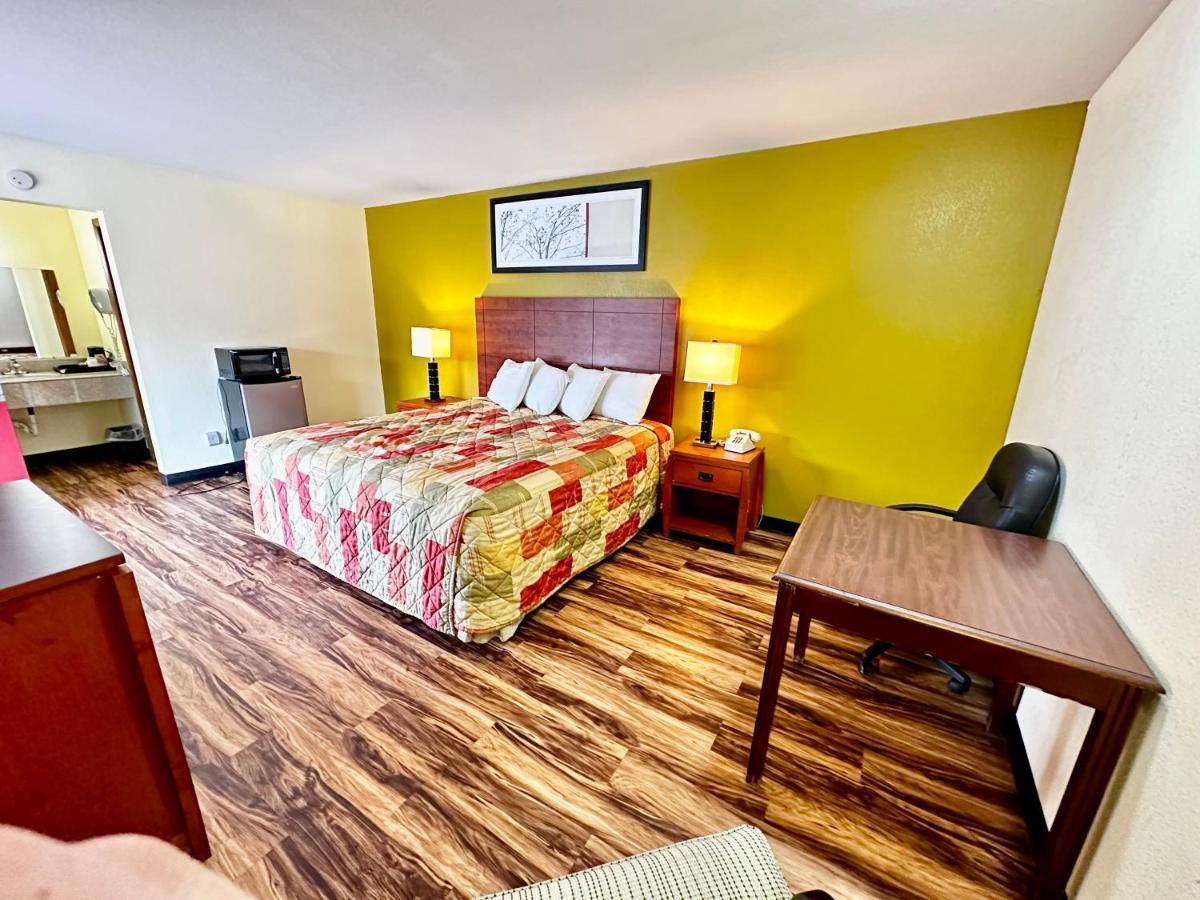 Regency Inn Iola Zewnętrze zdjęcie